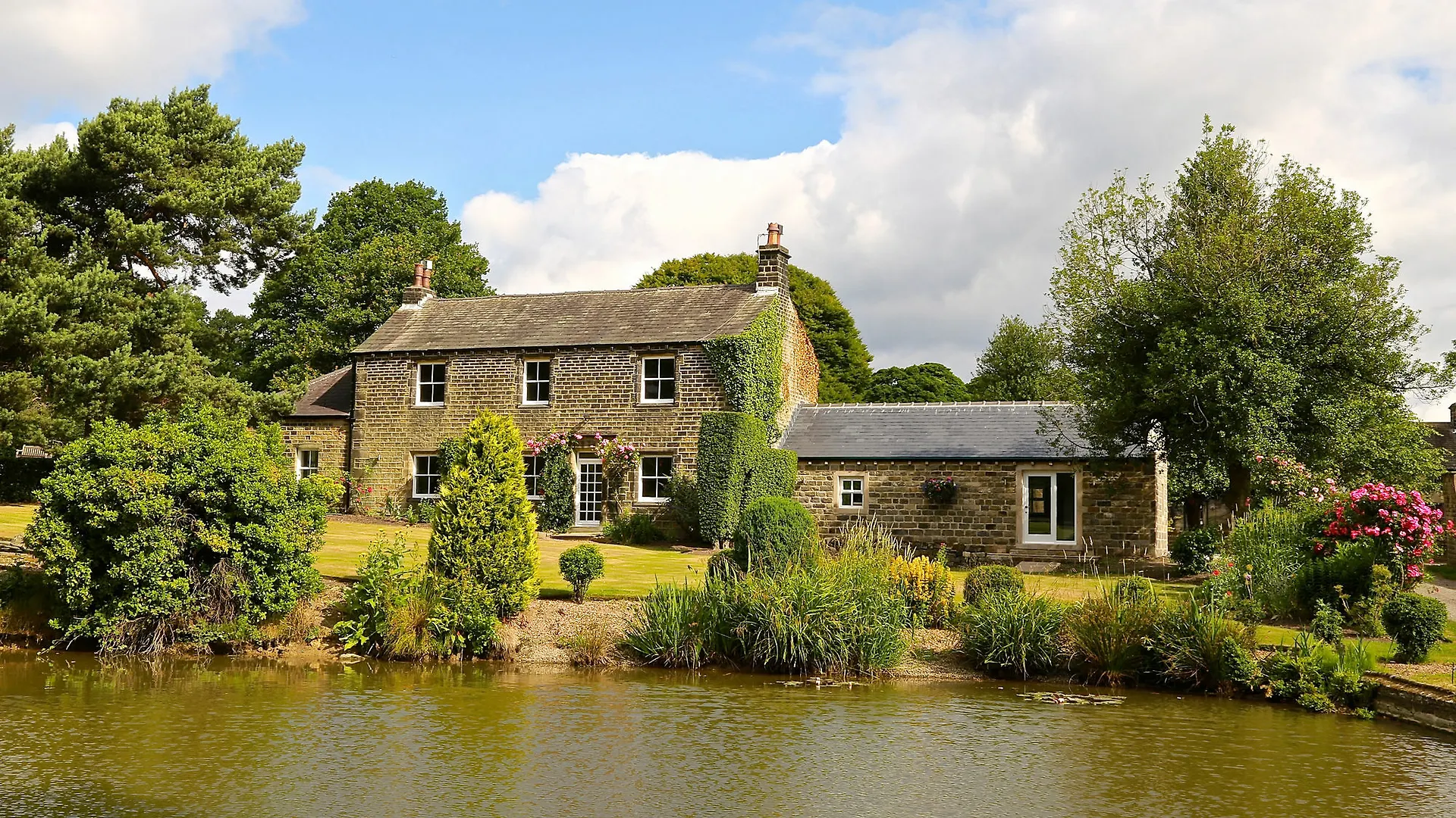 Woodsome Hall Golf Club Cottage On The Course Fenay Bridge
